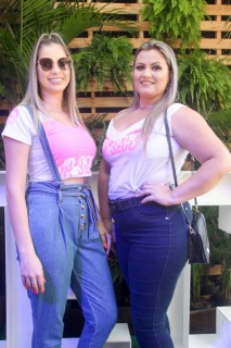 
<a style='margin-left: 5px;' class='btn btn-xs btn-social btn-facebook' href='https://www.facebook.com/sharer/sharer.php?u=https://www.galeramix.com.br/imagem/a114/800-800-90/conteudo/site_galerias/114/12-costelaco-junior-seco-silva-neto-canelinha-maiara-e-maraisa-galeramix-210.jpg' rel='popup' data-width='500' data-height='400'><i class='fa fa-facebook'></i>Compartilhar <span class='hidden-xs'>no Facebook</span>
</a> 
<a class='btn btn-default btn-xs' target='_blank' href='imagem/a114/800-800-90/conteudo/site_galerias/114/12-costelaco-junior-seco-silva-neto-canelinha-maiara-e-maraisa-galeramix-210.jpg'>
<span class='glyphicon glyphicon-cloud-download'></span> Salvar
</a>
