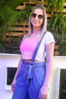 
<a style='margin-left: 5px;' class='btn btn-xs btn-social btn-facebook' href='https://www.facebook.com/sharer/sharer.php?u=https://www.galeramix.com.br/imagem/a114/800-800-90/conteudo/site_galerias/114/12-costelaco-junior-seco-silva-neto-canelinha-maiara-e-maraisa-galeramix-211.jpg' rel='popup' data-width='500' data-height='400'><i class='fa fa-facebook'></i>Compartilhar <span class='hidden-xs'>no Facebook</span>
</a> 
<a class='btn btn-default btn-xs' target='_blank' href='imagem/a114/800-800-90/conteudo/site_galerias/114/12-costelaco-junior-seco-silva-neto-canelinha-maiara-e-maraisa-galeramix-211.jpg'>
<span class='glyphicon glyphicon-cloud-download'></span> Salvar
</a>
