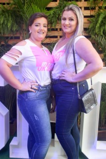 
<a style='margin-left: 5px;' class='btn btn-xs btn-social btn-facebook' href='https://www.facebook.com/sharer/sharer.php?u=https://www.galeramix.com.br/imagem/a114/800-800-90/conteudo/site_galerias/114/12-costelaco-junior-seco-silva-neto-canelinha-maiara-e-maraisa-galeramix-212.jpg' rel='popup' data-width='500' data-height='400'><i class='fa fa-facebook'></i>Compartilhar <span class='hidden-xs'>no Facebook</span>
</a> 
<a class='btn btn-default btn-xs' target='_blank' href='imagem/a114/800-800-90/conteudo/site_galerias/114/12-costelaco-junior-seco-silva-neto-canelinha-maiara-e-maraisa-galeramix-212.jpg'>
<span class='glyphicon glyphicon-cloud-download'></span> Salvar
</a>
