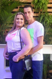 
<a style='margin-left: 5px;' class='btn btn-xs btn-social btn-facebook' href='https://www.facebook.com/sharer/sharer.php?u=https://www.galeramix.com.br/imagem/a114/800-800-90/conteudo/site_galerias/114/12-costelaco-junior-seco-silva-neto-canelinha-maiara-e-maraisa-galeramix-214.jpg' rel='popup' data-width='500' data-height='400'><i class='fa fa-facebook'></i>Compartilhar <span class='hidden-xs'>no Facebook</span>
</a> 
<a class='btn btn-default btn-xs' target='_blank' href='imagem/a114/800-800-90/conteudo/site_galerias/114/12-costelaco-junior-seco-silva-neto-canelinha-maiara-e-maraisa-galeramix-214.jpg'>
<span class='glyphicon glyphicon-cloud-download'></span> Salvar
</a>
