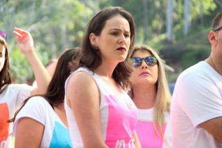 
<a style='margin-left: 5px;' class='btn btn-xs btn-social btn-facebook' href='https://www.facebook.com/sharer/sharer.php?u=https://www.galeramix.com.br/imagem/a114/800-800-90/conteudo/site_galerias/114/12-costelaco-junior-seco-silva-neto-canelinha-maiara-e-maraisa-galeramix-219.jpg' rel='popup' data-width='500' data-height='400'><i class='fa fa-facebook'></i>Compartilhar <span class='hidden-xs'>no Facebook</span>
</a> 
<a class='btn btn-default btn-xs' target='_blank' href='imagem/a114/800-800-90/conteudo/site_galerias/114/12-costelaco-junior-seco-silva-neto-canelinha-maiara-e-maraisa-galeramix-219.jpg'>
<span class='glyphicon glyphicon-cloud-download'></span> Salvar
</a>
