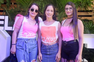 
<a style='margin-left: 5px;' class='btn btn-xs btn-social btn-facebook' href='https://www.facebook.com/sharer/sharer.php?u=https://www.galeramix.com.br/imagem/a114/800-800-90/conteudo/site_galerias/114/12-costelaco-junior-seco-silva-neto-canelinha-maiara-e-maraisa-galeramix-220.jpg' rel='popup' data-width='500' data-height='400'><i class='fa fa-facebook'></i>Compartilhar <span class='hidden-xs'>no Facebook</span>
</a> 
<a class='btn btn-default btn-xs' target='_blank' href='imagem/a114/800-800-90/conteudo/site_galerias/114/12-costelaco-junior-seco-silva-neto-canelinha-maiara-e-maraisa-galeramix-220.jpg'>
<span class='glyphicon glyphicon-cloud-download'></span> Salvar
</a>
