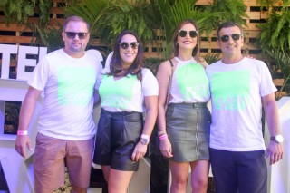 
<a style='margin-left: 5px;' class='btn btn-xs btn-social btn-facebook' href='https://www.facebook.com/sharer/sharer.php?u=https://www.galeramix.com.br/imagem/a114/800-800-90/conteudo/site_galerias/114/12-costelaco-junior-seco-silva-neto-canelinha-maiara-e-maraisa-galeramix-229.jpg' rel='popup' data-width='500' data-height='400'><i class='fa fa-facebook'></i>Compartilhar <span class='hidden-xs'>no Facebook</span>
</a> 
<a class='btn btn-default btn-xs' target='_blank' href='imagem/a114/800-800-90/conteudo/site_galerias/114/12-costelaco-junior-seco-silva-neto-canelinha-maiara-e-maraisa-galeramix-229.jpg'>
<span class='glyphicon glyphicon-cloud-download'></span> Salvar
</a>
