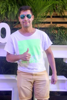 
<a style='margin-left: 5px;' class='btn btn-xs btn-social btn-facebook' href='https://www.facebook.com/sharer/sharer.php?u=https://www.galeramix.com.br/imagem/a114/800-800-90/conteudo/site_galerias/114/12-costelaco-junior-seco-silva-neto-canelinha-maiara-e-maraisa-galeramix-23.jpg' rel='popup' data-width='500' data-height='400'><i class='fa fa-facebook'></i>Compartilhar <span class='hidden-xs'>no Facebook</span>
</a> 
<a class='btn btn-default btn-xs' target='_blank' href='imagem/a114/800-800-90/conteudo/site_galerias/114/12-costelaco-junior-seco-silva-neto-canelinha-maiara-e-maraisa-galeramix-23.jpg'>
<span class='glyphicon glyphicon-cloud-download'></span> Salvar
</a>
