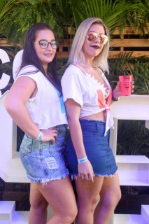 
<a style='margin-left: 5px;' class='btn btn-xs btn-social btn-facebook' href='https://www.facebook.com/sharer/sharer.php?u=https://www.galeramix.com.br/imagem/a114/800-800-90/conteudo/site_galerias/114/12-costelaco-junior-seco-silva-neto-canelinha-maiara-e-maraisa-galeramix-232.jpg' rel='popup' data-width='500' data-height='400'><i class='fa fa-facebook'></i>Compartilhar <span class='hidden-xs'>no Facebook</span>
</a> 
<a class='btn btn-default btn-xs' target='_blank' href='imagem/a114/800-800-90/conteudo/site_galerias/114/12-costelaco-junior-seco-silva-neto-canelinha-maiara-e-maraisa-galeramix-232.jpg'>
<span class='glyphicon glyphicon-cloud-download'></span> Salvar
</a>
