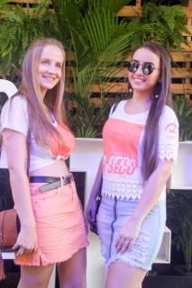 
<a style='margin-left: 5px;' class='btn btn-xs btn-social btn-facebook' href='https://www.facebook.com/sharer/sharer.php?u=https://www.galeramix.com.br/imagem/a114/800-800-90/conteudo/site_galerias/114/12-costelaco-junior-seco-silva-neto-canelinha-maiara-e-maraisa-galeramix-237.jpg' rel='popup' data-width='500' data-height='400'><i class='fa fa-facebook'></i>Compartilhar <span class='hidden-xs'>no Facebook</span>
</a> 
<a class='btn btn-default btn-xs' target='_blank' href='imagem/a114/800-800-90/conteudo/site_galerias/114/12-costelaco-junior-seco-silva-neto-canelinha-maiara-e-maraisa-galeramix-237.jpg'>
<span class='glyphicon glyphicon-cloud-download'></span> Salvar
</a>
