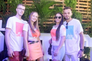 
<a style='margin-left: 5px;' class='btn btn-xs btn-social btn-facebook' href='https://www.facebook.com/sharer/sharer.php?u=https://www.galeramix.com.br/imagem/a114/800-800-90/conteudo/site_galerias/114/12-costelaco-junior-seco-silva-neto-canelinha-maiara-e-maraisa-galeramix-238.jpg' rel='popup' data-width='500' data-height='400'><i class='fa fa-facebook'></i>Compartilhar <span class='hidden-xs'>no Facebook</span>
</a> 
<a class='btn btn-default btn-xs' target='_blank' href='imagem/a114/800-800-90/conteudo/site_galerias/114/12-costelaco-junior-seco-silva-neto-canelinha-maiara-e-maraisa-galeramix-238.jpg'>
<span class='glyphicon glyphicon-cloud-download'></span> Salvar
</a>
