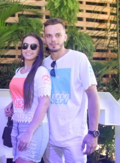 
<a style='margin-left: 5px;' class='btn btn-xs btn-social btn-facebook' href='https://www.facebook.com/sharer/sharer.php?u=https://www.galeramix.com.br/imagem/a114/800-800-90/conteudo/site_galerias/114/12-costelaco-junior-seco-silva-neto-canelinha-maiara-e-maraisa-galeramix-239.jpg' rel='popup' data-width='500' data-height='400'><i class='fa fa-facebook'></i>Compartilhar <span class='hidden-xs'>no Facebook</span>
</a> 
<a class='btn btn-default btn-xs' target='_blank' href='imagem/a114/800-800-90/conteudo/site_galerias/114/12-costelaco-junior-seco-silva-neto-canelinha-maiara-e-maraisa-galeramix-239.jpg'>
<span class='glyphicon glyphicon-cloud-download'></span> Salvar
</a>
