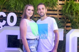 
<a style='margin-left: 5px;' class='btn btn-xs btn-social btn-facebook' href='https://www.facebook.com/sharer/sharer.php?u=https://www.galeramix.com.br/imagem/a114/800-800-90/conteudo/site_galerias/114/12-costelaco-junior-seco-silva-neto-canelinha-maiara-e-maraisa-galeramix-245.jpg' rel='popup' data-width='500' data-height='400'><i class='fa fa-facebook'></i>Compartilhar <span class='hidden-xs'>no Facebook</span>
</a> 
<a class='btn btn-default btn-xs' target='_blank' href='imagem/a114/800-800-90/conteudo/site_galerias/114/12-costelaco-junior-seco-silva-neto-canelinha-maiara-e-maraisa-galeramix-245.jpg'>
<span class='glyphicon glyphicon-cloud-download'></span> Salvar
</a>
