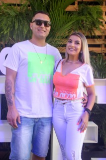 
<a style='margin-left: 5px;' class='btn btn-xs btn-social btn-facebook' href='https://www.facebook.com/sharer/sharer.php?u=https://www.galeramix.com.br/imagem/a114/800-800-90/conteudo/site_galerias/114/12-costelaco-junior-seco-silva-neto-canelinha-maiara-e-maraisa-galeramix-249.jpg' rel='popup' data-width='500' data-height='400'><i class='fa fa-facebook'></i>Compartilhar <span class='hidden-xs'>no Facebook</span>
</a> 
<a class='btn btn-default btn-xs' target='_blank' href='imagem/a114/800-800-90/conteudo/site_galerias/114/12-costelaco-junior-seco-silva-neto-canelinha-maiara-e-maraisa-galeramix-249.jpg'>
<span class='glyphicon glyphicon-cloud-download'></span> Salvar
</a>
