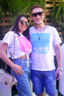 
<a style='margin-left: 5px;' class='btn btn-xs btn-social btn-facebook' href='https://www.facebook.com/sharer/sharer.php?u=https://www.galeramix.com.br/imagem/a114/800-800-90/conteudo/site_galerias/114/12-costelaco-junior-seco-silva-neto-canelinha-maiara-e-maraisa-galeramix-25.jpg' rel='popup' data-width='500' data-height='400'><i class='fa fa-facebook'></i>Compartilhar <span class='hidden-xs'>no Facebook</span>
</a> 
<a class='btn btn-default btn-xs' target='_blank' href='imagem/a114/800-800-90/conteudo/site_galerias/114/12-costelaco-junior-seco-silva-neto-canelinha-maiara-e-maraisa-galeramix-25.jpg'>
<span class='glyphicon glyphicon-cloud-download'></span> Salvar
</a>
