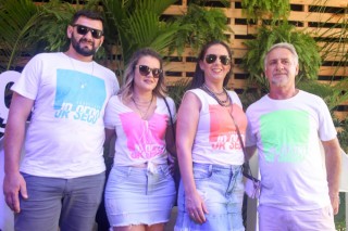 
<a style='margin-left: 5px;' class='btn btn-xs btn-social btn-facebook' href='https://www.facebook.com/sharer/sharer.php?u=https://www.galeramix.com.br/imagem/a114/800-800-90/conteudo/site_galerias/114/12-costelaco-junior-seco-silva-neto-canelinha-maiara-e-maraisa-galeramix-250.jpg' rel='popup' data-width='500' data-height='400'><i class='fa fa-facebook'></i>Compartilhar <span class='hidden-xs'>no Facebook</span>
</a> 
<a class='btn btn-default btn-xs' target='_blank' href='imagem/a114/800-800-90/conteudo/site_galerias/114/12-costelaco-junior-seco-silva-neto-canelinha-maiara-e-maraisa-galeramix-250.jpg'>
<span class='glyphicon glyphicon-cloud-download'></span> Salvar
</a>
