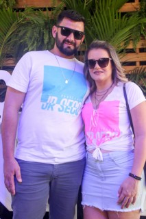 
<a style='margin-left: 5px;' class='btn btn-xs btn-social btn-facebook' href='https://www.facebook.com/sharer/sharer.php?u=https://www.galeramix.com.br/imagem/a114/800-800-90/conteudo/site_galerias/114/12-costelaco-junior-seco-silva-neto-canelinha-maiara-e-maraisa-galeramix-251.jpg' rel='popup' data-width='500' data-height='400'><i class='fa fa-facebook'></i>Compartilhar <span class='hidden-xs'>no Facebook</span>
</a> 
<a class='btn btn-default btn-xs' target='_blank' href='imagem/a114/800-800-90/conteudo/site_galerias/114/12-costelaco-junior-seco-silva-neto-canelinha-maiara-e-maraisa-galeramix-251.jpg'>
<span class='glyphicon glyphicon-cloud-download'></span> Salvar
</a>
