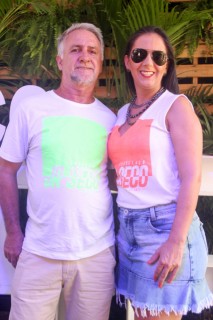 
<a style='margin-left: 5px;' class='btn btn-xs btn-social btn-facebook' href='https://www.facebook.com/sharer/sharer.php?u=https://www.galeramix.com.br/imagem/a114/800-800-90/conteudo/site_galerias/114/12-costelaco-junior-seco-silva-neto-canelinha-maiara-e-maraisa-galeramix-253.jpg' rel='popup' data-width='500' data-height='400'><i class='fa fa-facebook'></i>Compartilhar <span class='hidden-xs'>no Facebook</span>
</a> 
<a class='btn btn-default btn-xs' target='_blank' href='imagem/a114/800-800-90/conteudo/site_galerias/114/12-costelaco-junior-seco-silva-neto-canelinha-maiara-e-maraisa-galeramix-253.jpg'>
<span class='glyphicon glyphicon-cloud-download'></span> Salvar
</a>
