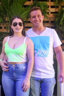 
<a style='margin-left: 5px;' class='btn btn-xs btn-social btn-facebook' href='https://www.facebook.com/sharer/sharer.php?u=https://www.galeramix.com.br/imagem/a114/800-800-90/conteudo/site_galerias/114/12-costelaco-junior-seco-silva-neto-canelinha-maiara-e-maraisa-galeramix-258.jpg' rel='popup' data-width='500' data-height='400'><i class='fa fa-facebook'></i>Compartilhar <span class='hidden-xs'>no Facebook</span>
</a> 
<a class='btn btn-default btn-xs' target='_blank' href='imagem/a114/800-800-90/conteudo/site_galerias/114/12-costelaco-junior-seco-silva-neto-canelinha-maiara-e-maraisa-galeramix-258.jpg'>
<span class='glyphicon glyphicon-cloud-download'></span> Salvar
</a>
