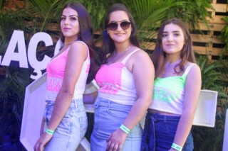 
<a style='margin-left: 5px;' class='btn btn-xs btn-social btn-facebook' href='https://www.facebook.com/sharer/sharer.php?u=https://www.galeramix.com.br/imagem/a114/800-800-90/conteudo/site_galerias/114/12-costelaco-junior-seco-silva-neto-canelinha-maiara-e-maraisa-galeramix-267.jpg' rel='popup' data-width='500' data-height='400'><i class='fa fa-facebook'></i>Compartilhar <span class='hidden-xs'>no Facebook</span>
</a> 
<a class='btn btn-default btn-xs' target='_blank' href='imagem/a114/800-800-90/conteudo/site_galerias/114/12-costelaco-junior-seco-silva-neto-canelinha-maiara-e-maraisa-galeramix-267.jpg'>
<span class='glyphicon glyphicon-cloud-download'></span> Salvar
</a>
