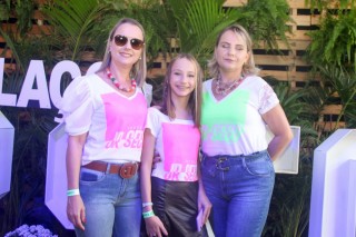 
<a style='margin-left: 5px;' class='btn btn-xs btn-social btn-facebook' href='https://www.facebook.com/sharer/sharer.php?u=https://www.galeramix.com.br/imagem/a114/800-800-90/conteudo/site_galerias/114/12-costelaco-junior-seco-silva-neto-canelinha-maiara-e-maraisa-galeramix-269.jpg' rel='popup' data-width='500' data-height='400'><i class='fa fa-facebook'></i>Compartilhar <span class='hidden-xs'>no Facebook</span>
</a> 
<a class='btn btn-default btn-xs' target='_blank' href='imagem/a114/800-800-90/conteudo/site_galerias/114/12-costelaco-junior-seco-silva-neto-canelinha-maiara-e-maraisa-galeramix-269.jpg'>
<span class='glyphicon glyphicon-cloud-download'></span> Salvar
</a>
