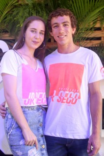 
<a style='margin-left: 5px;' class='btn btn-xs btn-social btn-facebook' href='https://www.facebook.com/sharer/sharer.php?u=https://www.galeramix.com.br/imagem/a114/800-800-90/conteudo/site_galerias/114/12-costelaco-junior-seco-silva-neto-canelinha-maiara-e-maraisa-galeramix-270.jpg' rel='popup' data-width='500' data-height='400'><i class='fa fa-facebook'></i>Compartilhar <span class='hidden-xs'>no Facebook</span>
</a> 
<a class='btn btn-default btn-xs' target='_blank' href='imagem/a114/800-800-90/conteudo/site_galerias/114/12-costelaco-junior-seco-silva-neto-canelinha-maiara-e-maraisa-galeramix-270.jpg'>
<span class='glyphicon glyphicon-cloud-download'></span> Salvar
</a>
