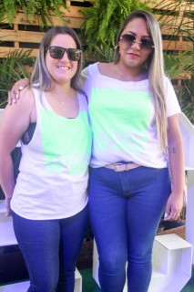 
<a style='margin-left: 5px;' class='btn btn-xs btn-social btn-facebook' href='https://www.facebook.com/sharer/sharer.php?u=https://www.galeramix.com.br/imagem/a114/800-800-90/conteudo/site_galerias/114/12-costelaco-junior-seco-silva-neto-canelinha-maiara-e-maraisa-galeramix-28.jpg' rel='popup' data-width='500' data-height='400'><i class='fa fa-facebook'></i>Compartilhar <span class='hidden-xs'>no Facebook</span>
</a> 
<a class='btn btn-default btn-xs' target='_blank' href='imagem/a114/800-800-90/conteudo/site_galerias/114/12-costelaco-junior-seco-silva-neto-canelinha-maiara-e-maraisa-galeramix-28.jpg'>
<span class='glyphicon glyphicon-cloud-download'></span> Salvar
</a>
