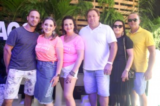 
<a style='margin-left: 5px;' class='btn btn-xs btn-social btn-facebook' href='https://www.facebook.com/sharer/sharer.php?u=https://www.galeramix.com.br/imagem/a114/800-800-90/conteudo/site_galerias/114/12-costelaco-junior-seco-silva-neto-canelinha-maiara-e-maraisa-galeramix-286.jpg' rel='popup' data-width='500' data-height='400'><i class='fa fa-facebook'></i>Compartilhar <span class='hidden-xs'>no Facebook</span>
</a> 
<a class='btn btn-default btn-xs' target='_blank' href='imagem/a114/800-800-90/conteudo/site_galerias/114/12-costelaco-junior-seco-silva-neto-canelinha-maiara-e-maraisa-galeramix-286.jpg'>
<span class='glyphicon glyphicon-cloud-download'></span> Salvar
</a>
