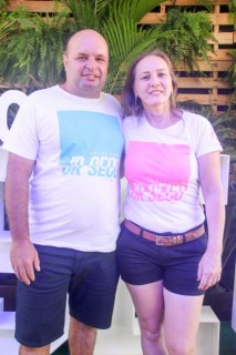 
<a style='margin-left: 5px;' class='btn btn-xs btn-social btn-facebook' href='https://www.facebook.com/sharer/sharer.php?u=https://www.galeramix.com.br/imagem/a114/800-800-90/conteudo/site_galerias/114/12-costelaco-junior-seco-silva-neto-canelinha-maiara-e-maraisa-galeramix-29.jpg' rel='popup' data-width='500' data-height='400'><i class='fa fa-facebook'></i>Compartilhar <span class='hidden-xs'>no Facebook</span>
</a> 
<a class='btn btn-default btn-xs' target='_blank' href='imagem/a114/800-800-90/conteudo/site_galerias/114/12-costelaco-junior-seco-silva-neto-canelinha-maiara-e-maraisa-galeramix-29.jpg'>
<span class='glyphicon glyphicon-cloud-download'></span> Salvar
</a>
