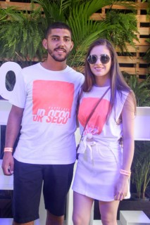 
<a style='margin-left: 5px;' class='btn btn-xs btn-social btn-facebook' href='https://www.facebook.com/sharer/sharer.php?u=https://www.galeramix.com.br/imagem/a114/800-800-90/conteudo/site_galerias/114/12-costelaco-junior-seco-silva-neto-canelinha-maiara-e-maraisa-galeramix-292.jpg' rel='popup' data-width='500' data-height='400'><i class='fa fa-facebook'></i>Compartilhar <span class='hidden-xs'>no Facebook</span>
</a> 
<a class='btn btn-default btn-xs' target='_blank' href='imagem/a114/800-800-90/conteudo/site_galerias/114/12-costelaco-junior-seco-silva-neto-canelinha-maiara-e-maraisa-galeramix-292.jpg'>
<span class='glyphicon glyphicon-cloud-download'></span> Salvar
</a>
