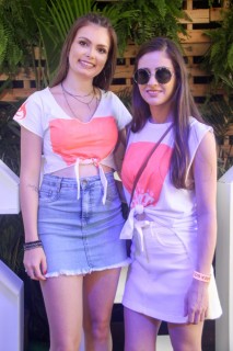 
<a style='margin-left: 5px;' class='btn btn-xs btn-social btn-facebook' href='https://www.facebook.com/sharer/sharer.php?u=https://www.galeramix.com.br/imagem/a114/800-800-90/conteudo/site_galerias/114/12-costelaco-junior-seco-silva-neto-canelinha-maiara-e-maraisa-galeramix-295.jpg' rel='popup' data-width='500' data-height='400'><i class='fa fa-facebook'></i>Compartilhar <span class='hidden-xs'>no Facebook</span>
</a> 
<a class='btn btn-default btn-xs' target='_blank' href='imagem/a114/800-800-90/conteudo/site_galerias/114/12-costelaco-junior-seco-silva-neto-canelinha-maiara-e-maraisa-galeramix-295.jpg'>
<span class='glyphicon glyphicon-cloud-download'></span> Salvar
</a>
