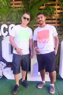 
<a style='margin-left: 5px;' class='btn btn-xs btn-social btn-facebook' href='https://www.facebook.com/sharer/sharer.php?u=https://www.galeramix.com.br/imagem/a114/800-800-90/conteudo/site_galerias/114/12-costelaco-junior-seco-silva-neto-canelinha-maiara-e-maraisa-galeramix-296.jpg' rel='popup' data-width='500' data-height='400'><i class='fa fa-facebook'></i>Compartilhar <span class='hidden-xs'>no Facebook</span>
</a> 
<a class='btn btn-default btn-xs' target='_blank' href='imagem/a114/800-800-90/conteudo/site_galerias/114/12-costelaco-junior-seco-silva-neto-canelinha-maiara-e-maraisa-galeramix-296.jpg'>
<span class='glyphicon glyphicon-cloud-download'></span> Salvar
</a>
