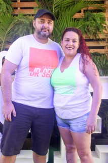 
<a style='margin-left: 5px;' class='btn btn-xs btn-social btn-facebook' href='https://www.facebook.com/sharer/sharer.php?u=https://www.galeramix.com.br/imagem/a114/800-800-90/conteudo/site_galerias/114/12-costelaco-junior-seco-silva-neto-canelinha-maiara-e-maraisa-galeramix-30.jpg' rel='popup' data-width='500' data-height='400'><i class='fa fa-facebook'></i>Compartilhar <span class='hidden-xs'>no Facebook</span>
</a> 
<a class='btn btn-default btn-xs' target='_blank' href='imagem/a114/800-800-90/conteudo/site_galerias/114/12-costelaco-junior-seco-silva-neto-canelinha-maiara-e-maraisa-galeramix-30.jpg'>
<span class='glyphicon glyphicon-cloud-download'></span> Salvar
</a>
