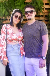 
<a style='margin-left: 5px;' class='btn btn-xs btn-social btn-facebook' href='https://www.facebook.com/sharer/sharer.php?u=https://www.galeramix.com.br/imagem/a114/800-800-90/conteudo/site_galerias/114/12-costelaco-junior-seco-silva-neto-canelinha-maiara-e-maraisa-galeramix-300.jpg' rel='popup' data-width='500' data-height='400'><i class='fa fa-facebook'></i>Compartilhar <span class='hidden-xs'>no Facebook</span>
</a> 
<a class='btn btn-default btn-xs' target='_blank' href='imagem/a114/800-800-90/conteudo/site_galerias/114/12-costelaco-junior-seco-silva-neto-canelinha-maiara-e-maraisa-galeramix-300.jpg'>
<span class='glyphicon glyphicon-cloud-download'></span> Salvar
</a>
