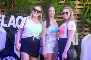 
<a style='margin-left: 5px;' class='btn btn-xs btn-social btn-facebook' href='https://www.facebook.com/sharer/sharer.php?u=https://www.galeramix.com.br/imagem/a114/800-800-90/conteudo/site_galerias/114/12-costelaco-junior-seco-silva-neto-canelinha-maiara-e-maraisa-galeramix-302.jpg' rel='popup' data-width='500' data-height='400'><i class='fa fa-facebook'></i>Compartilhar <span class='hidden-xs'>no Facebook</span>
</a> 
<a class='btn btn-default btn-xs' target='_blank' href='imagem/a114/800-800-90/conteudo/site_galerias/114/12-costelaco-junior-seco-silva-neto-canelinha-maiara-e-maraisa-galeramix-302.jpg'>
<span class='glyphicon glyphicon-cloud-download'></span> Salvar
</a>
