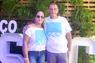 
<a style='margin-left: 5px;' class='btn btn-xs btn-social btn-facebook' href='https://www.facebook.com/sharer/sharer.php?u=https://www.galeramix.com.br/imagem/a114/800-800-90/conteudo/site_galerias/114/12-costelaco-junior-seco-silva-neto-canelinha-maiara-e-maraisa-galeramix-306.jpg' rel='popup' data-width='500' data-height='400'><i class='fa fa-facebook'></i>Compartilhar <span class='hidden-xs'>no Facebook</span>
</a> 
<a class='btn btn-default btn-xs' target='_blank' href='imagem/a114/800-800-90/conteudo/site_galerias/114/12-costelaco-junior-seco-silva-neto-canelinha-maiara-e-maraisa-galeramix-306.jpg'>
<span class='glyphicon glyphicon-cloud-download'></span> Salvar
</a>
