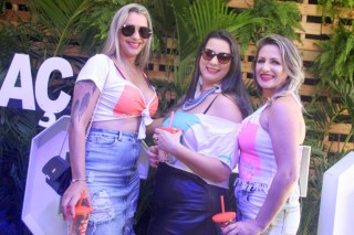 
<a style='margin-left: 5px;' class='btn btn-xs btn-social btn-facebook' href='https://www.facebook.com/sharer/sharer.php?u=https://www.galeramix.com.br/imagem/a114/800-800-90/conteudo/site_galerias/114/12-costelaco-junior-seco-silva-neto-canelinha-maiara-e-maraisa-galeramix-308.jpg' rel='popup' data-width='500' data-height='400'><i class='fa fa-facebook'></i>Compartilhar <span class='hidden-xs'>no Facebook</span>
</a> 
<a class='btn btn-default btn-xs' target='_blank' href='imagem/a114/800-800-90/conteudo/site_galerias/114/12-costelaco-junior-seco-silva-neto-canelinha-maiara-e-maraisa-galeramix-308.jpg'>
<span class='glyphicon glyphicon-cloud-download'></span> Salvar
</a>
