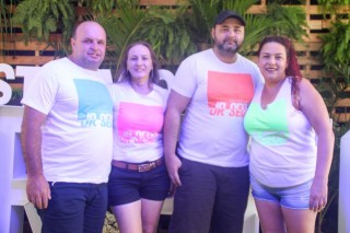 
<a style='margin-left: 5px;' class='btn btn-xs btn-social btn-facebook' href='https://www.facebook.com/sharer/sharer.php?u=https://www.galeramix.com.br/imagem/a114/800-800-90/conteudo/site_galerias/114/12-costelaco-junior-seco-silva-neto-canelinha-maiara-e-maraisa-galeramix-31.jpg' rel='popup' data-width='500' data-height='400'><i class='fa fa-facebook'></i>Compartilhar <span class='hidden-xs'>no Facebook</span>
</a> 
<a class='btn btn-default btn-xs' target='_blank' href='imagem/a114/800-800-90/conteudo/site_galerias/114/12-costelaco-junior-seco-silva-neto-canelinha-maiara-e-maraisa-galeramix-31.jpg'>
<span class='glyphicon glyphicon-cloud-download'></span> Salvar
</a>
