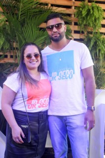 
<a style='margin-left: 5px;' class='btn btn-xs btn-social btn-facebook' href='https://www.facebook.com/sharer/sharer.php?u=https://www.galeramix.com.br/imagem/a114/800-800-90/conteudo/site_galerias/114/12-costelaco-junior-seco-silva-neto-canelinha-maiara-e-maraisa-galeramix-311.jpg' rel='popup' data-width='500' data-height='400'><i class='fa fa-facebook'></i>Compartilhar <span class='hidden-xs'>no Facebook</span>
</a> 
<a class='btn btn-default btn-xs' target='_blank' href='imagem/a114/800-800-90/conteudo/site_galerias/114/12-costelaco-junior-seco-silva-neto-canelinha-maiara-e-maraisa-galeramix-311.jpg'>
<span class='glyphicon glyphicon-cloud-download'></span> Salvar
</a>
