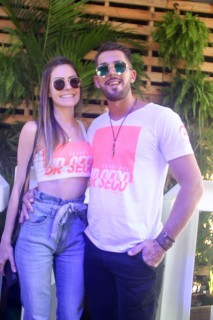 
<a style='margin-left: 5px;' class='btn btn-xs btn-social btn-facebook' href='https://www.facebook.com/sharer/sharer.php?u=https://www.galeramix.com.br/imagem/a114/800-800-90/conteudo/site_galerias/114/12-costelaco-junior-seco-silva-neto-canelinha-maiara-e-maraisa-galeramix-313.jpg' rel='popup' data-width='500' data-height='400'><i class='fa fa-facebook'></i>Compartilhar <span class='hidden-xs'>no Facebook</span>
</a> 
<a class='btn btn-default btn-xs' target='_blank' href='imagem/a114/800-800-90/conteudo/site_galerias/114/12-costelaco-junior-seco-silva-neto-canelinha-maiara-e-maraisa-galeramix-313.jpg'>
<span class='glyphicon glyphicon-cloud-download'></span> Salvar
</a>
