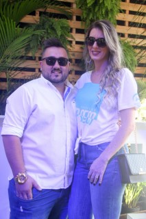 
<a style='margin-left: 5px;' class='btn btn-xs btn-social btn-facebook' href='https://www.facebook.com/sharer/sharer.php?u=https://www.galeramix.com.br/imagem/a114/800-800-90/conteudo/site_galerias/114/12-costelaco-junior-seco-silva-neto-canelinha-maiara-e-maraisa-galeramix-315.jpg' rel='popup' data-width='500' data-height='400'><i class='fa fa-facebook'></i>Compartilhar <span class='hidden-xs'>no Facebook</span>
</a> 
<a class='btn btn-default btn-xs' target='_blank' href='imagem/a114/800-800-90/conteudo/site_galerias/114/12-costelaco-junior-seco-silva-neto-canelinha-maiara-e-maraisa-galeramix-315.jpg'>
<span class='glyphicon glyphicon-cloud-download'></span> Salvar
</a>
