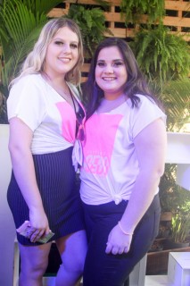 
<a style='margin-left: 5px;' class='btn btn-xs btn-social btn-facebook' href='https://www.facebook.com/sharer/sharer.php?u=https://www.galeramix.com.br/imagem/a114/800-800-90/conteudo/site_galerias/114/12-costelaco-junior-seco-silva-neto-canelinha-maiara-e-maraisa-galeramix-318.jpg' rel='popup' data-width='500' data-height='400'><i class='fa fa-facebook'></i>Compartilhar <span class='hidden-xs'>no Facebook</span>
</a> 
<a class='btn btn-default btn-xs' target='_blank' href='imagem/a114/800-800-90/conteudo/site_galerias/114/12-costelaco-junior-seco-silva-neto-canelinha-maiara-e-maraisa-galeramix-318.jpg'>
<span class='glyphicon glyphicon-cloud-download'></span> Salvar
</a>
