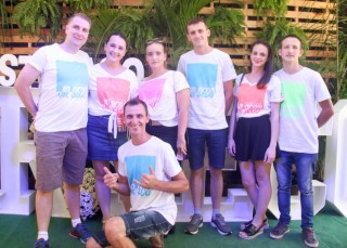 
<a style='margin-left: 5px;' class='btn btn-xs btn-social btn-facebook' href='https://www.facebook.com/sharer/sharer.php?u=https://www.galeramix.com.br/imagem/a114/800-800-90/conteudo/site_galerias/114/12-costelaco-junior-seco-silva-neto-canelinha-maiara-e-maraisa-galeramix-32.jpg' rel='popup' data-width='500' data-height='400'><i class='fa fa-facebook'></i>Compartilhar <span class='hidden-xs'>no Facebook</span>
</a> 
<a class='btn btn-default btn-xs' target='_blank' href='imagem/a114/800-800-90/conteudo/site_galerias/114/12-costelaco-junior-seco-silva-neto-canelinha-maiara-e-maraisa-galeramix-32.jpg'>
<span class='glyphicon glyphicon-cloud-download'></span> Salvar
</a>
