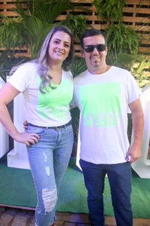 
<a style='margin-left: 5px;' class='btn btn-xs btn-social btn-facebook' href='https://www.facebook.com/sharer/sharer.php?u=https://www.galeramix.com.br/imagem/a114/800-800-90/conteudo/site_galerias/114/12-costelaco-junior-seco-silva-neto-canelinha-maiara-e-maraisa-galeramix-327.jpg' rel='popup' data-width='500' data-height='400'><i class='fa fa-facebook'></i>Compartilhar <span class='hidden-xs'>no Facebook</span>
</a> 
<a class='btn btn-default btn-xs' target='_blank' href='imagem/a114/800-800-90/conteudo/site_galerias/114/12-costelaco-junior-seco-silva-neto-canelinha-maiara-e-maraisa-galeramix-327.jpg'>
<span class='glyphicon glyphicon-cloud-download'></span> Salvar
</a>
