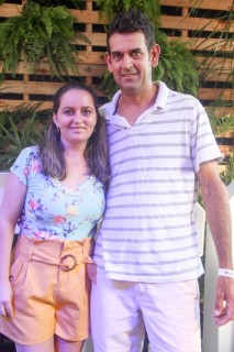 
<a style='margin-left: 5px;' class='btn btn-xs btn-social btn-facebook' href='https://www.facebook.com/sharer/sharer.php?u=https://www.galeramix.com.br/imagem/a114/800-800-90/conteudo/site_galerias/114/12-costelaco-junior-seco-silva-neto-canelinha-maiara-e-maraisa-galeramix-331.jpg' rel='popup' data-width='500' data-height='400'><i class='fa fa-facebook'></i>Compartilhar <span class='hidden-xs'>no Facebook</span>
</a> 
<a class='btn btn-default btn-xs' target='_blank' href='imagem/a114/800-800-90/conteudo/site_galerias/114/12-costelaco-junior-seco-silva-neto-canelinha-maiara-e-maraisa-galeramix-331.jpg'>
<span class='glyphicon glyphicon-cloud-download'></span> Salvar
</a>
