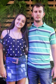 
<a style='margin-left: 5px;' class='btn btn-xs btn-social btn-facebook' href='https://www.facebook.com/sharer/sharer.php?u=https://www.galeramix.com.br/imagem/a114/800-800-90/conteudo/site_galerias/114/12-costelaco-junior-seco-silva-neto-canelinha-maiara-e-maraisa-galeramix-332.jpg' rel='popup' data-width='500' data-height='400'><i class='fa fa-facebook'></i>Compartilhar <span class='hidden-xs'>no Facebook</span>
</a> 
<a class='btn btn-default btn-xs' target='_blank' href='imagem/a114/800-800-90/conteudo/site_galerias/114/12-costelaco-junior-seco-silva-neto-canelinha-maiara-e-maraisa-galeramix-332.jpg'>
<span class='glyphicon glyphicon-cloud-download'></span> Salvar
</a>
