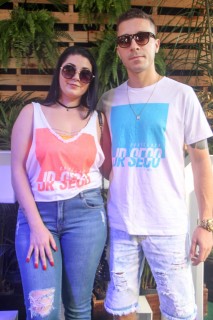 
<a style='margin-left: 5px;' class='btn btn-xs btn-social btn-facebook' href='https://www.facebook.com/sharer/sharer.php?u=https://www.galeramix.com.br/imagem/a114/800-800-90/conteudo/site_galerias/114/12-costelaco-junior-seco-silva-neto-canelinha-maiara-e-maraisa-galeramix-333.jpg' rel='popup' data-width='500' data-height='400'><i class='fa fa-facebook'></i>Compartilhar <span class='hidden-xs'>no Facebook</span>
</a> 
<a class='btn btn-default btn-xs' target='_blank' href='imagem/a114/800-800-90/conteudo/site_galerias/114/12-costelaco-junior-seco-silva-neto-canelinha-maiara-e-maraisa-galeramix-333.jpg'>
<span class='glyphicon glyphicon-cloud-download'></span> Salvar
</a>
