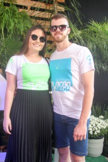 
<a style='margin-left: 5px;' class='btn btn-xs btn-social btn-facebook' href='https://www.facebook.com/sharer/sharer.php?u=https://www.galeramix.com.br/imagem/a114/800-800-90/conteudo/site_galerias/114/12-costelaco-junior-seco-silva-neto-canelinha-maiara-e-maraisa-galeramix-336.jpg' rel='popup' data-width='500' data-height='400'><i class='fa fa-facebook'></i>Compartilhar <span class='hidden-xs'>no Facebook</span>
</a> 
<a class='btn btn-default btn-xs' target='_blank' href='imagem/a114/800-800-90/conteudo/site_galerias/114/12-costelaco-junior-seco-silva-neto-canelinha-maiara-e-maraisa-galeramix-336.jpg'>
<span class='glyphicon glyphicon-cloud-download'></span> Salvar
</a>
