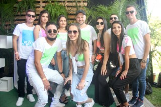 
<a style='margin-left: 5px;' class='btn btn-xs btn-social btn-facebook' href='https://www.facebook.com/sharer/sharer.php?u=https://www.galeramix.com.br/imagem/a114/800-800-90/conteudo/site_galerias/114/12-costelaco-junior-seco-silva-neto-canelinha-maiara-e-maraisa-galeramix-338.jpg' rel='popup' data-width='500' data-height='400'><i class='fa fa-facebook'></i>Compartilhar <span class='hidden-xs'>no Facebook</span>
</a> 
<a class='btn btn-default btn-xs' target='_blank' href='imagem/a114/800-800-90/conteudo/site_galerias/114/12-costelaco-junior-seco-silva-neto-canelinha-maiara-e-maraisa-galeramix-338.jpg'>
<span class='glyphicon glyphicon-cloud-download'></span> Salvar
</a>
