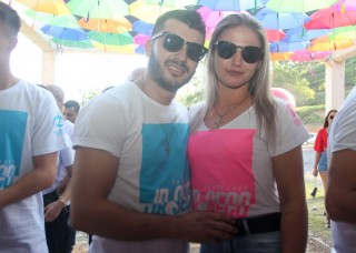 
<a style='margin-left: 5px;' class='btn btn-xs btn-social btn-facebook' href='https://www.facebook.com/sharer/sharer.php?u=https://www.galeramix.com.br/imagem/a114/800-800-90/conteudo/site_galerias/114/12-costelaco-junior-seco-silva-neto-canelinha-maiara-e-maraisa-galeramix-340.jpg' rel='popup' data-width='500' data-height='400'><i class='fa fa-facebook'></i>Compartilhar <span class='hidden-xs'>no Facebook</span>
</a> 
<a class='btn btn-default btn-xs' target='_blank' href='imagem/a114/800-800-90/conteudo/site_galerias/114/12-costelaco-junior-seco-silva-neto-canelinha-maiara-e-maraisa-galeramix-340.jpg'>
<span class='glyphicon glyphicon-cloud-download'></span> Salvar
</a>
