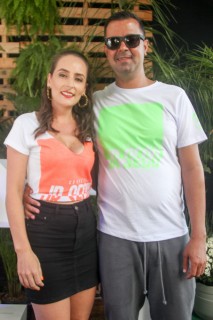 
<a style='margin-left: 5px;' class='btn btn-xs btn-social btn-facebook' href='https://www.facebook.com/sharer/sharer.php?u=https://www.galeramix.com.br/imagem/a114/800-800-90/conteudo/site_galerias/114/12-costelaco-junior-seco-silva-neto-canelinha-maiara-e-maraisa-galeramix-342.jpg' rel='popup' data-width='500' data-height='400'><i class='fa fa-facebook'></i>Compartilhar <span class='hidden-xs'>no Facebook</span>
</a> 
<a class='btn btn-default btn-xs' target='_blank' href='imagem/a114/800-800-90/conteudo/site_galerias/114/12-costelaco-junior-seco-silva-neto-canelinha-maiara-e-maraisa-galeramix-342.jpg'>
<span class='glyphicon glyphicon-cloud-download'></span> Salvar
</a>
