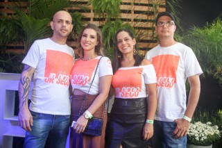 
<a style='margin-left: 5px;' class='btn btn-xs btn-social btn-facebook' href='https://www.facebook.com/sharer/sharer.php?u=https://www.galeramix.com.br/imagem/a114/800-800-90/conteudo/site_galerias/114/12-costelaco-junior-seco-silva-neto-canelinha-maiara-e-maraisa-galeramix-350.jpg' rel='popup' data-width='500' data-height='400'><i class='fa fa-facebook'></i>Compartilhar <span class='hidden-xs'>no Facebook</span>
</a> 
<a class='btn btn-default btn-xs' target='_blank' href='imagem/a114/800-800-90/conteudo/site_galerias/114/12-costelaco-junior-seco-silva-neto-canelinha-maiara-e-maraisa-galeramix-350.jpg'>
<span class='glyphicon glyphicon-cloud-download'></span> Salvar
</a>
