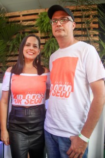 
<a style='margin-left: 5px;' class='btn btn-xs btn-social btn-facebook' href='https://www.facebook.com/sharer/sharer.php?u=https://www.galeramix.com.br/imagem/a114/800-800-90/conteudo/site_galerias/114/12-costelaco-junior-seco-silva-neto-canelinha-maiara-e-maraisa-galeramix-352.jpg' rel='popup' data-width='500' data-height='400'><i class='fa fa-facebook'></i>Compartilhar <span class='hidden-xs'>no Facebook</span>
</a> 
<a class='btn btn-default btn-xs' target='_blank' href='imagem/a114/800-800-90/conteudo/site_galerias/114/12-costelaco-junior-seco-silva-neto-canelinha-maiara-e-maraisa-galeramix-352.jpg'>
<span class='glyphicon glyphicon-cloud-download'></span> Salvar
</a>
