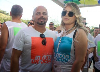 
<a style='margin-left: 5px;' class='btn btn-xs btn-social btn-facebook' href='https://www.facebook.com/sharer/sharer.php?u=https://www.galeramix.com.br/imagem/a114/800-800-90/conteudo/site_galerias/114/12-costelaco-junior-seco-silva-neto-canelinha-maiara-e-maraisa-galeramix-358.jpg' rel='popup' data-width='500' data-height='400'><i class='fa fa-facebook'></i>Compartilhar <span class='hidden-xs'>no Facebook</span>
</a> 
<a class='btn btn-default btn-xs' target='_blank' href='imagem/a114/800-800-90/conteudo/site_galerias/114/12-costelaco-junior-seco-silva-neto-canelinha-maiara-e-maraisa-galeramix-358.jpg'>
<span class='glyphicon glyphicon-cloud-download'></span> Salvar
</a>
